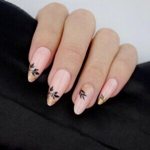 Blush Press on nails with flowers fake nails